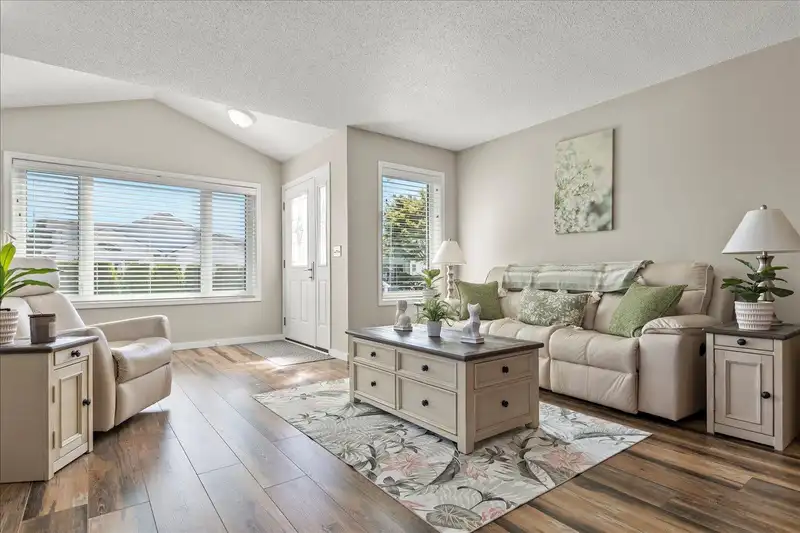 1 46244 BROOKS AVENUE - photo 4 of 38