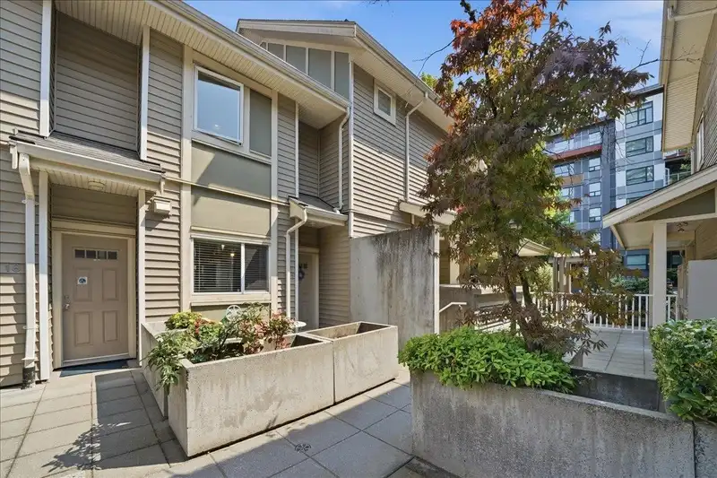 19 621 LANGSIDE AVENUE - photo 2 of 40