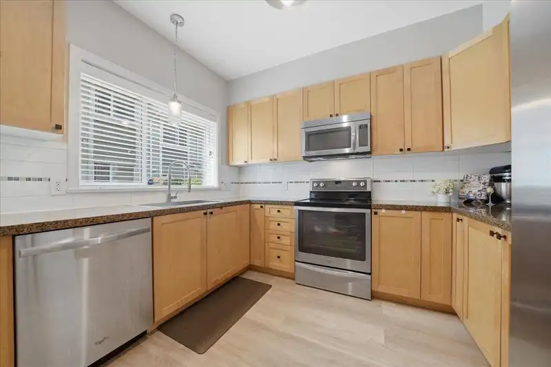 19 621 LANGSIDE AVENUE - photo 3 of 40