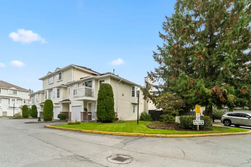 4 13958 72 AVENUE - photo 2 of 33