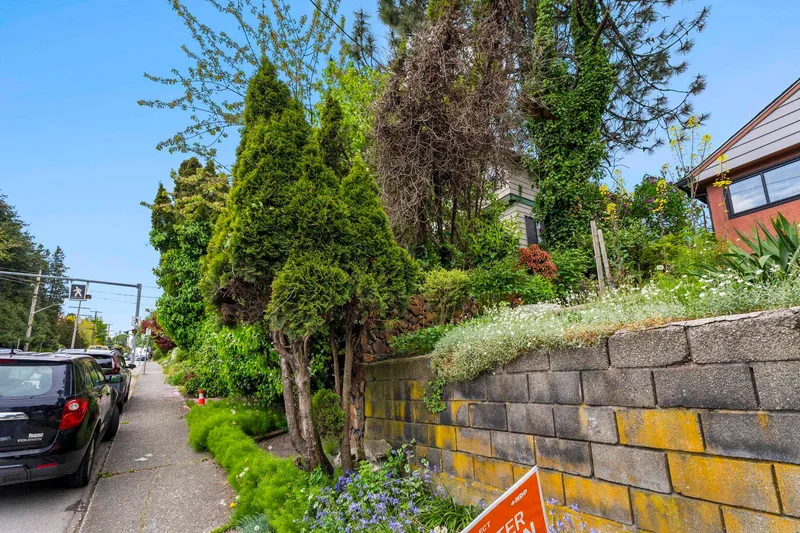 451 E EIGHTH AVENUE - photo 2 of 19