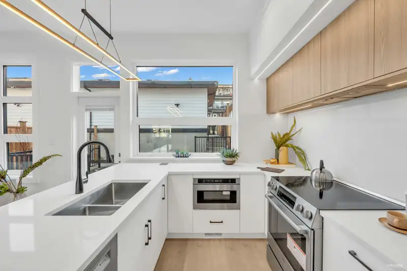 13610 232ST STREET - photo 3 of 17