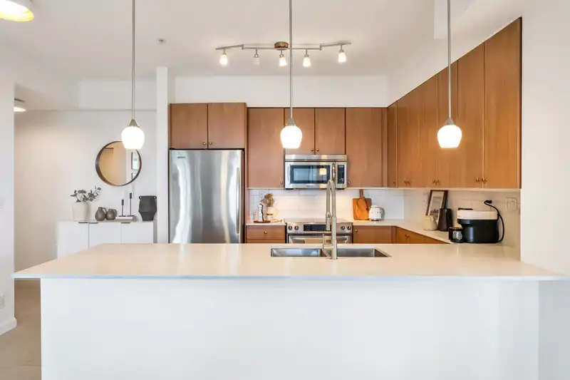305 275 ROSS DRIVE - photo 4 of 40