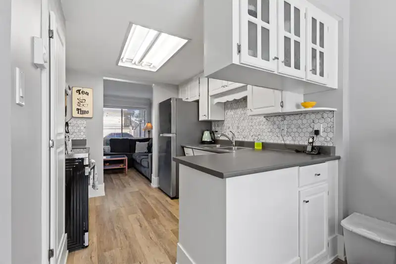 37 2998 MOUAT DRIVE - photo 4 of 40