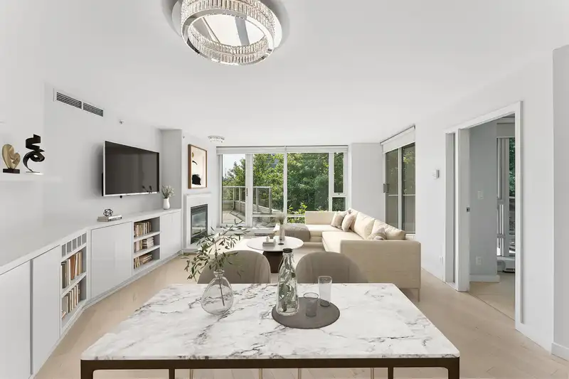 305 8 SMITHE MEWS - photo 1 of 40