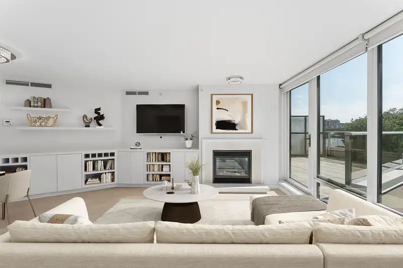 305 8 SMITHE MEWS - photo 2 of 40