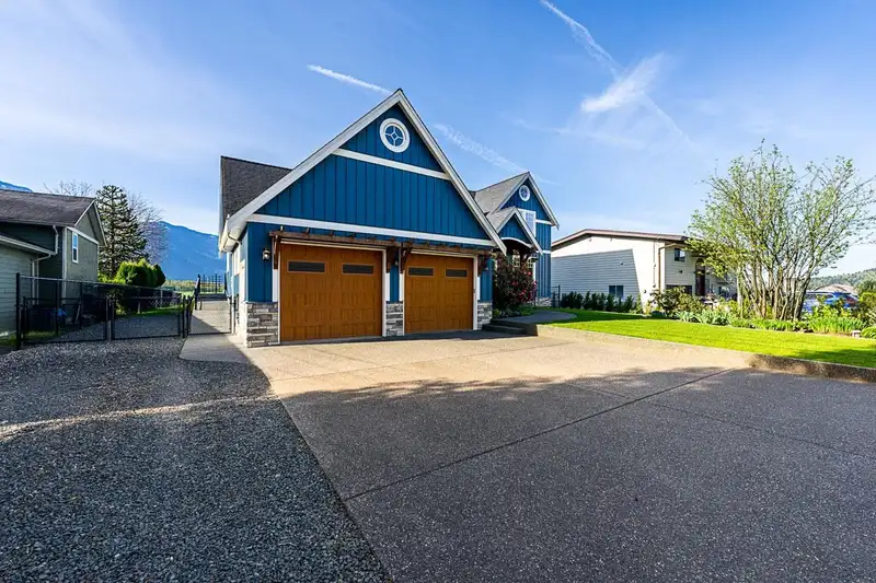7312 MARTIN ROAD - photo 2 of 40