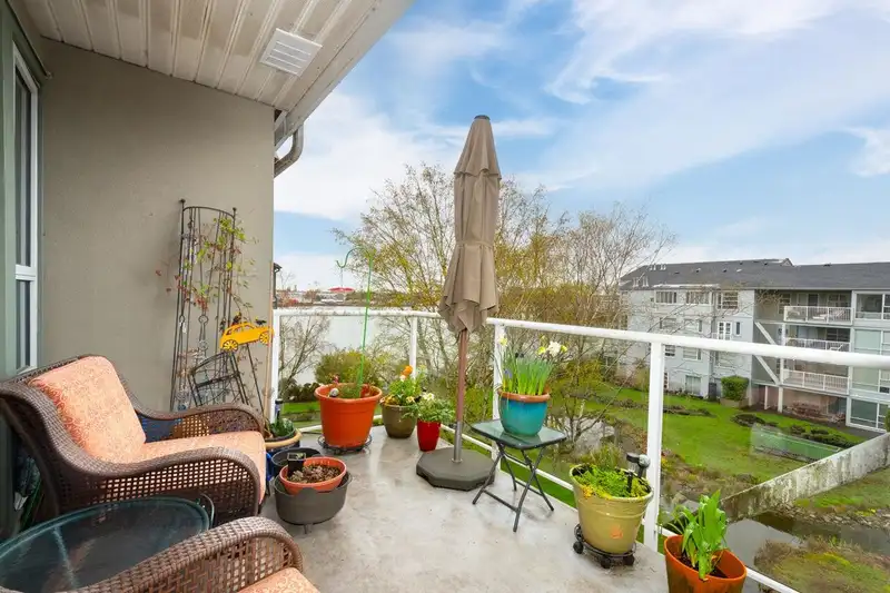 402 2080 E KENT AVENUE SOUTH - photo 1 of 38