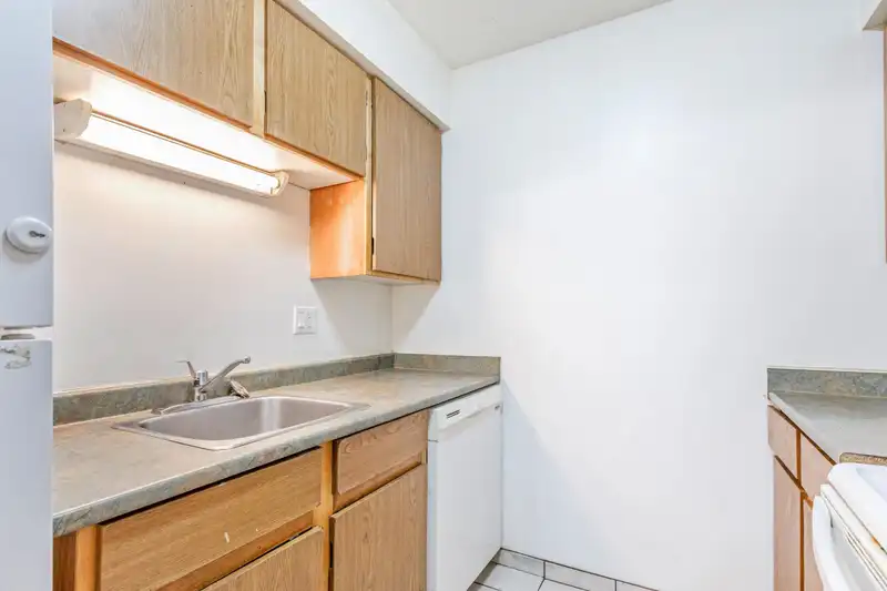 313 5906 176A STREET - photo 2 of 11