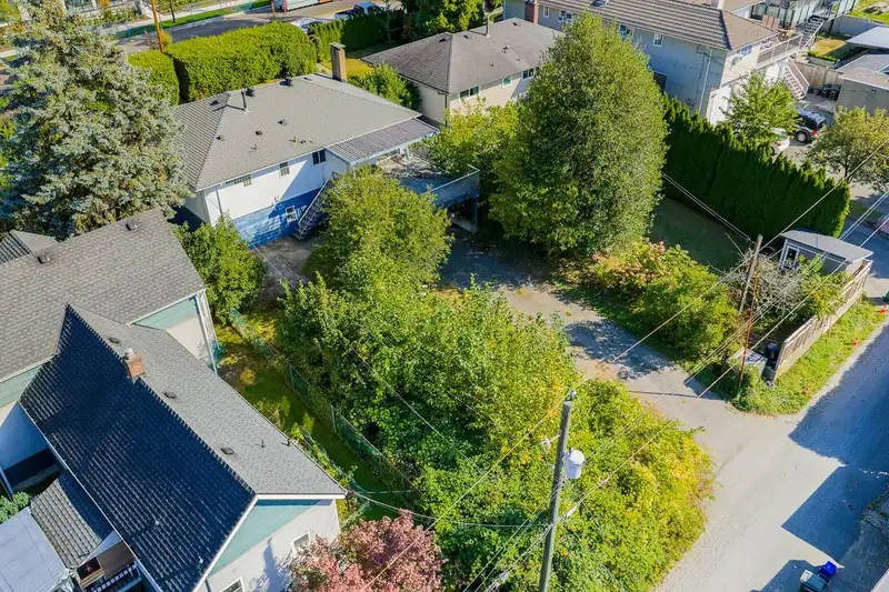 2525 NORTH ROAD - photo 4 of 17
