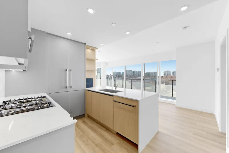 407 7977 LANSDOWNE ROAD - photo 2 of 24