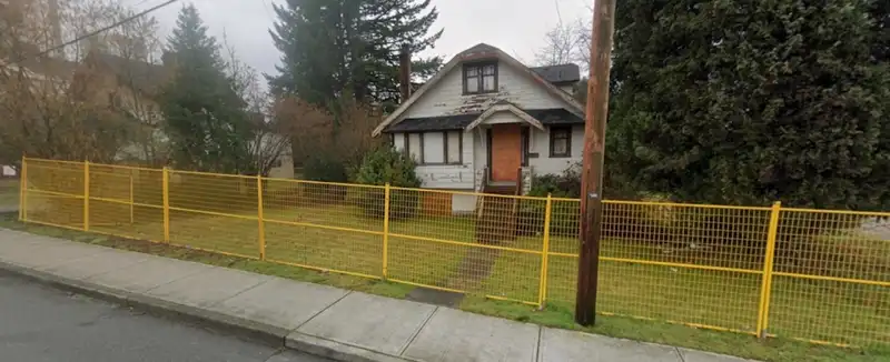 5415 BARKER AVENUE - photo 2 of 7