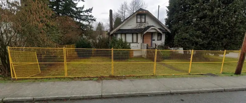 5415 BARKER AVENUE - photo 3 of 7