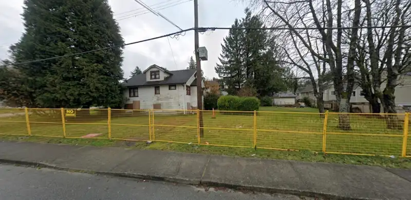5415 BARKER AVENUE - photo 4 of 7