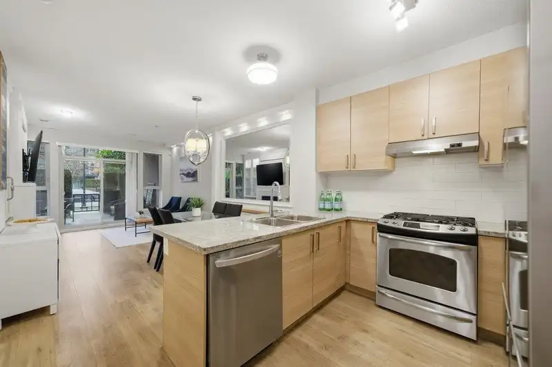 113 1150 KENSAL PLACE - photo 4 of 36