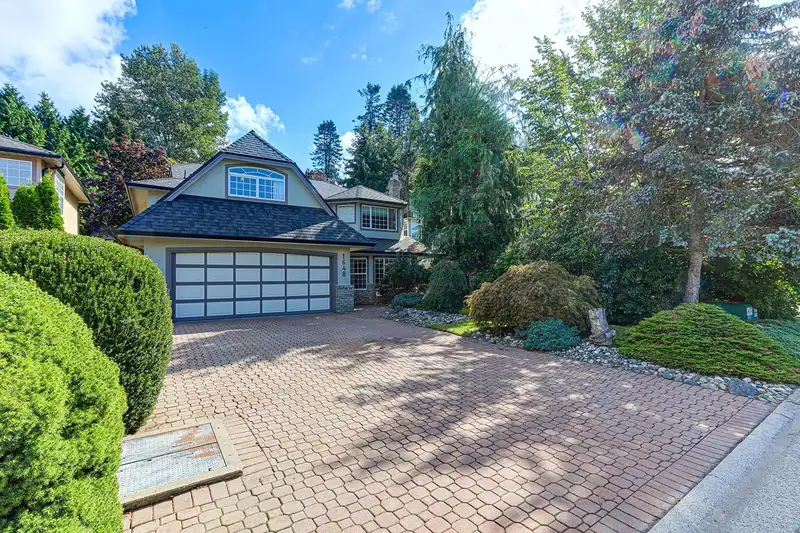 1648 SPYGLASS CRESCENT - photo 2 of 40