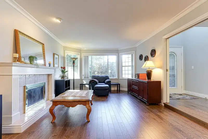 1648 SPYGLASS CRESCENT - photo 4 of 40