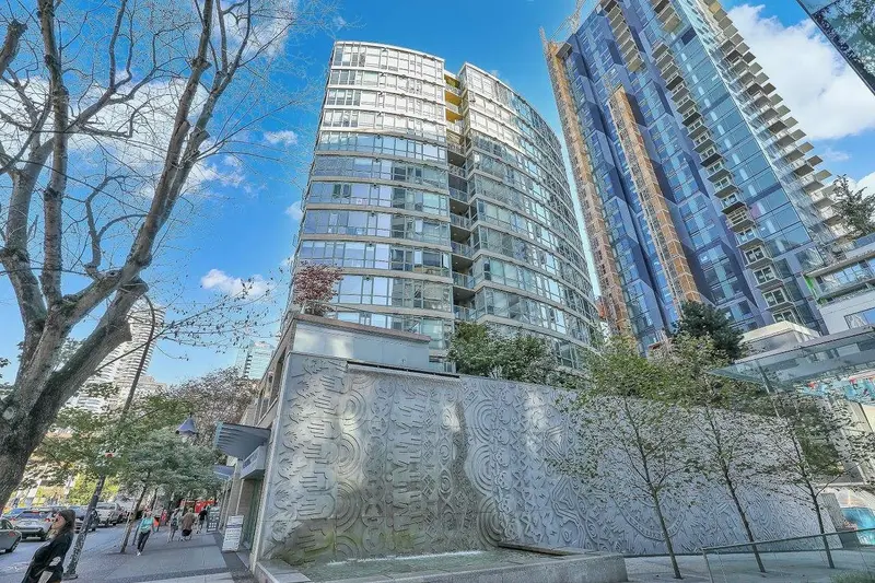 602 1238 BURRARD STREET - photo 2 of 25