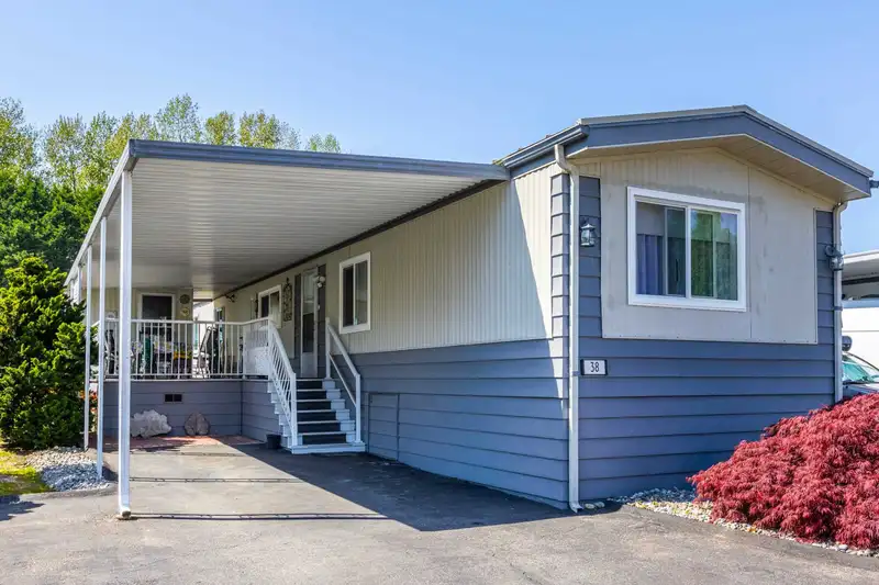 38 2270 196 STREET - photo 2 of 36