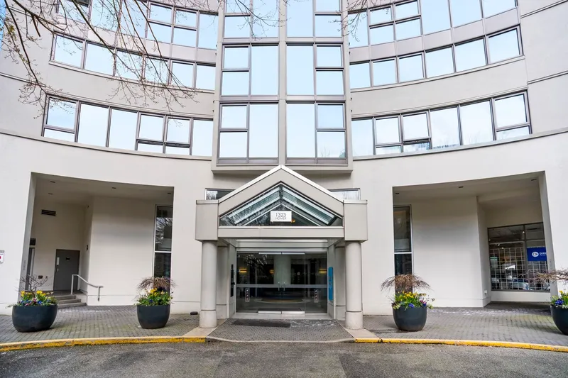 2705 1323 HOMER STREET - photo 2 of 25