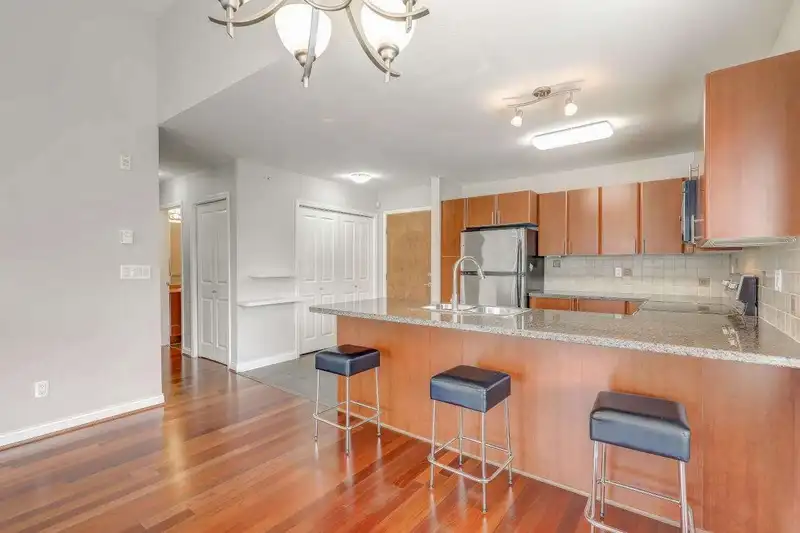 413 2346 MCALLISTER AVENUE - photo 3 of 37