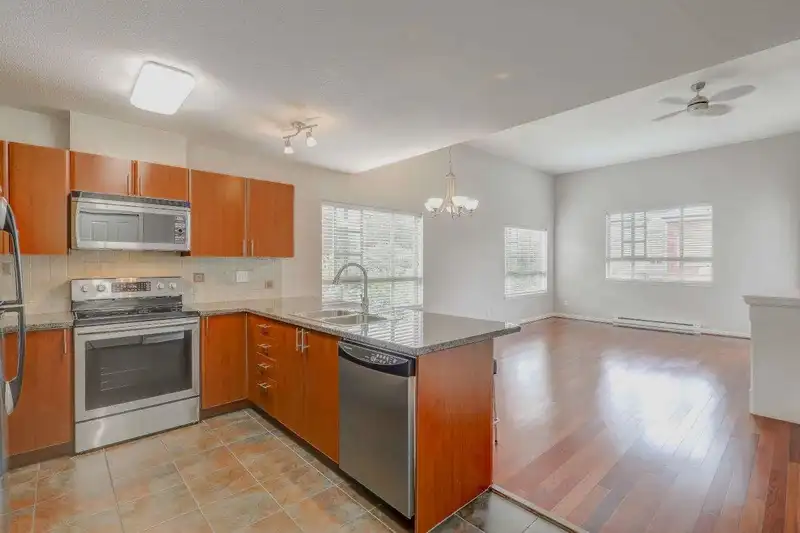 413 2346 MCALLISTER AVENUE - photo 4 of 37