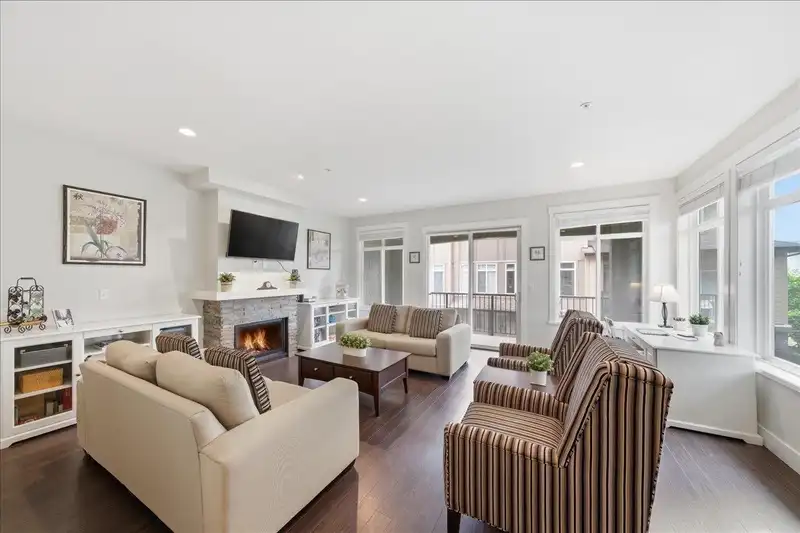 61 22865 TELOSKY AVENUE - photo 3 of 34