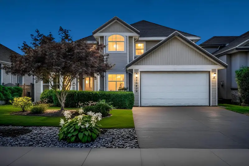 15438 112 AVENUE - photo 2 of 25