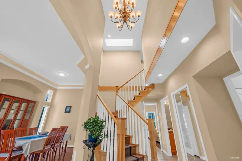 15438 112 AVENUE - photo 3 of 25