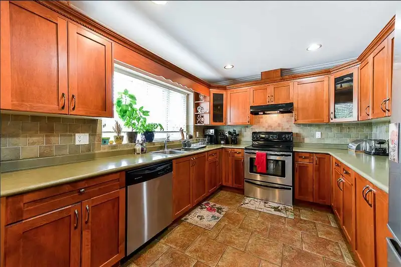 9 6116 128 STREET - photo 4 of 10