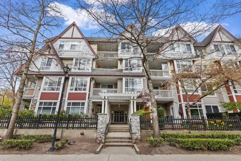 322 6833 VILLAGE GREEN - photo 1 of 21
