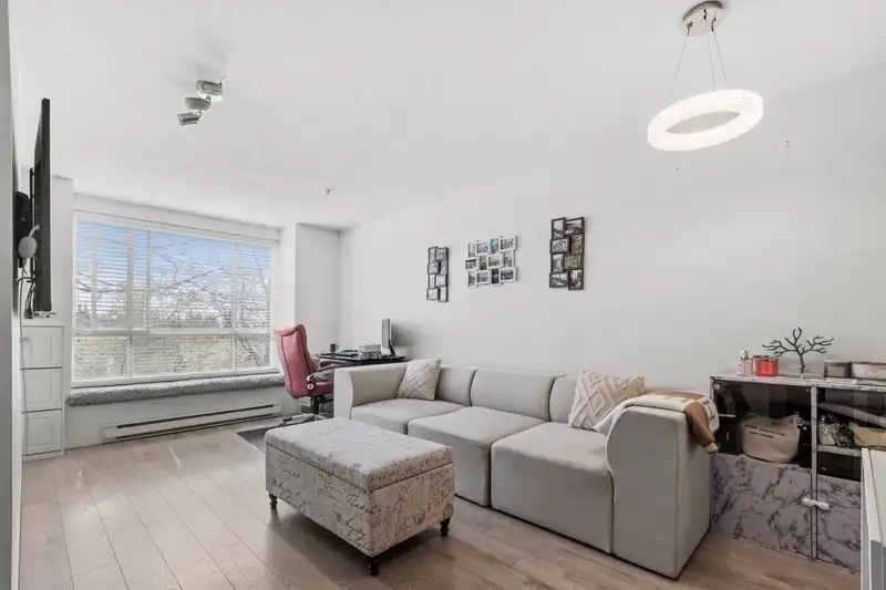 322 6833 VILLAGE GREEN - photo 3 of 21