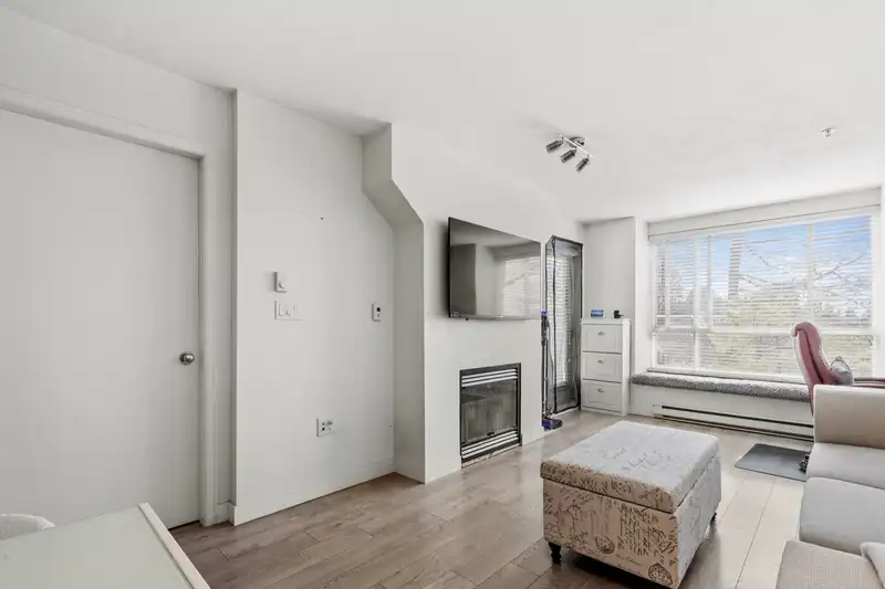 322 6833 VILLAGE GREEN - photo 4 of 21