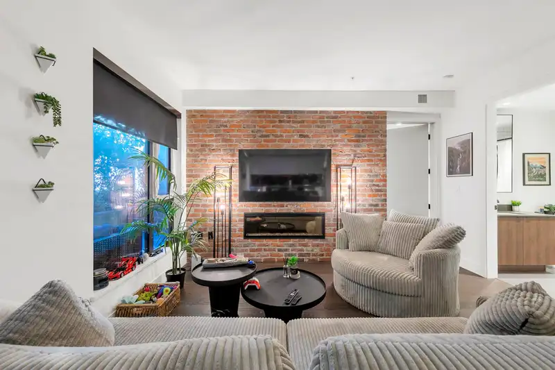 216 83 MOODY STREET - photo 2 of 20