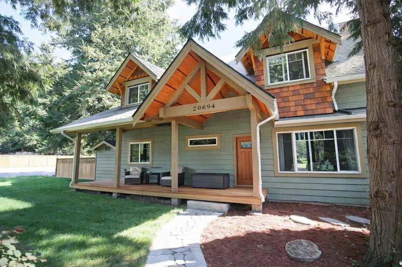 20694 39 AVENUE - photo 1 of 25