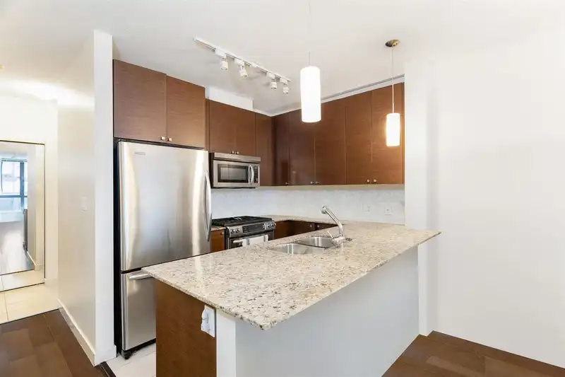 601 400 CAPILANO ROAD - photo 4 of 17