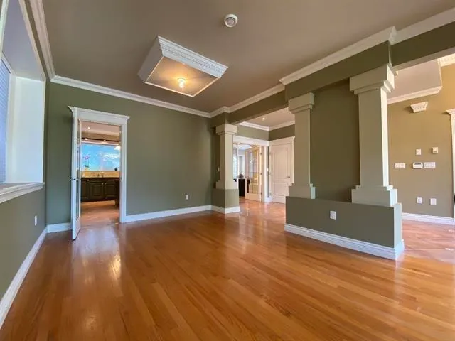 467 W KINGS ROAD - photo 3 of 25