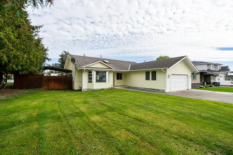 6118 175A STREET - photo 1 of 39