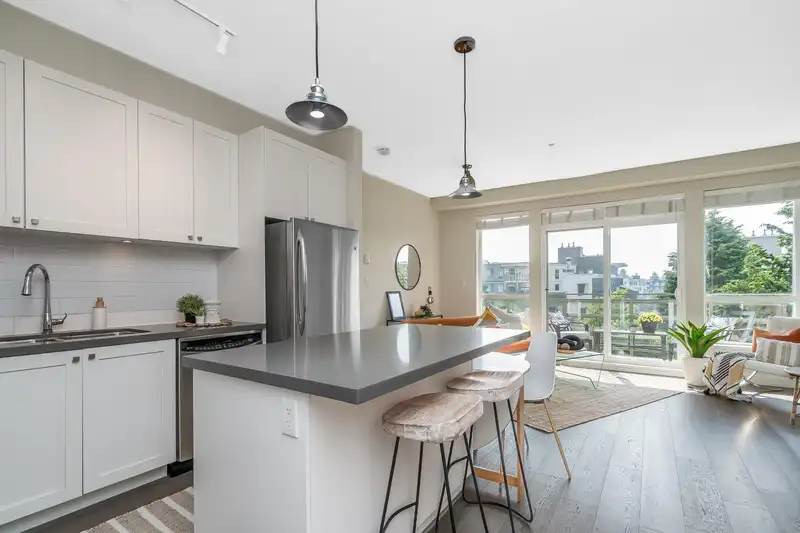 301 15850 26 AVENUE - photo 1 of 37