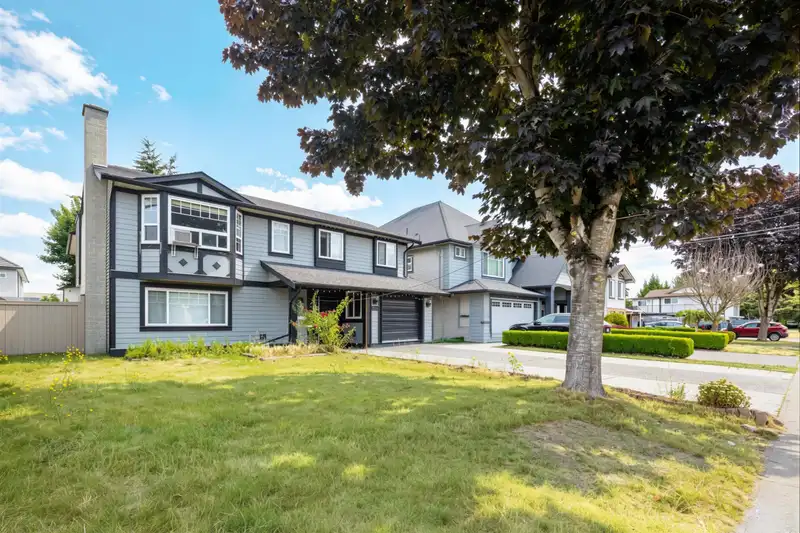 13111 73A AVENUE - photo 2 of 40