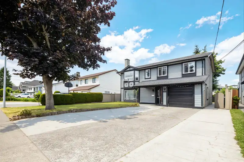13111 73A AVENUE - photo 3 of 40