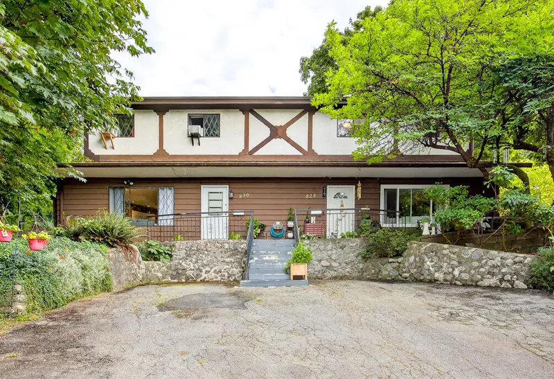 830 INGERSOLL AVENUE - photo 2 of 25