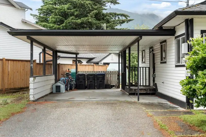 439 5TH AVENUE - photo 3 of 34