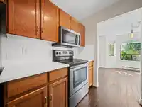 105 1460 MARTIN STREET - thumbnail 7