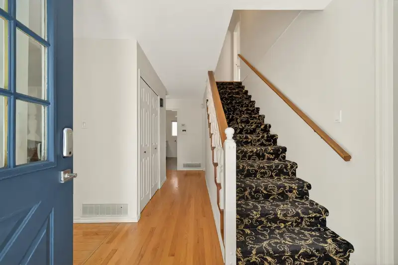 4460 ATLEE AVENUE - photo 4 of 38