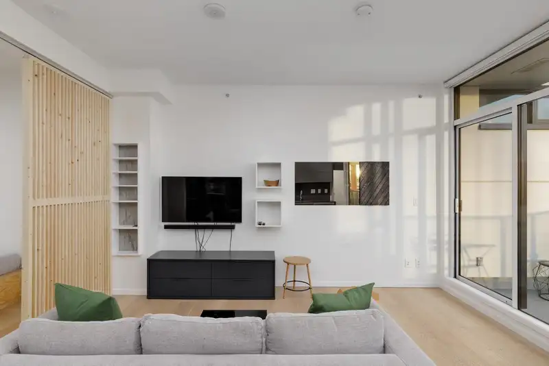 601 133 E 8TH AVENUE - photo 4 of 17