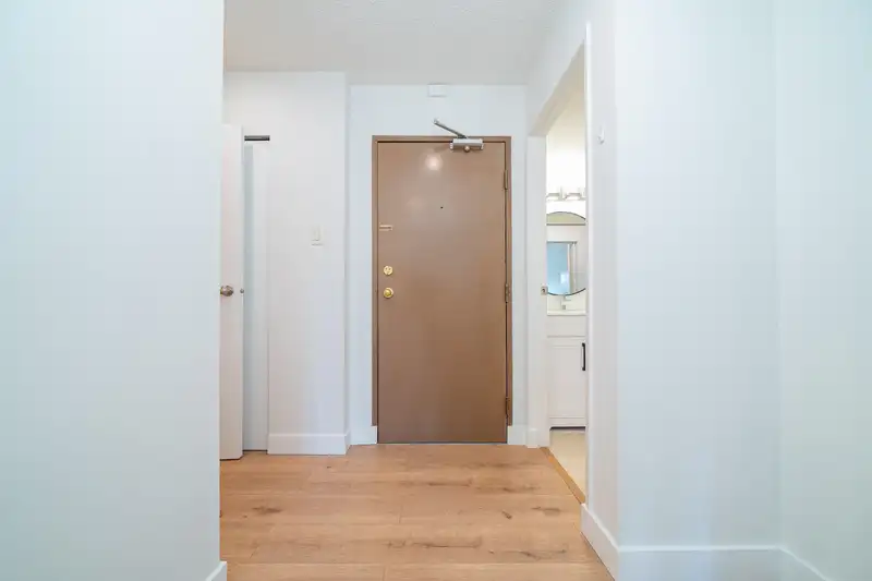 313 8460 ACKROYD ROAD - photo 3 of 30