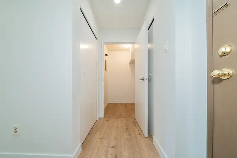 313 8460 ACKROYD ROAD - photo 4 of 30