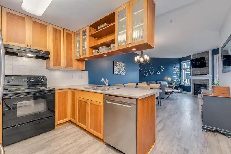 307 15368 16A AVENUE - photo 2 of 26
