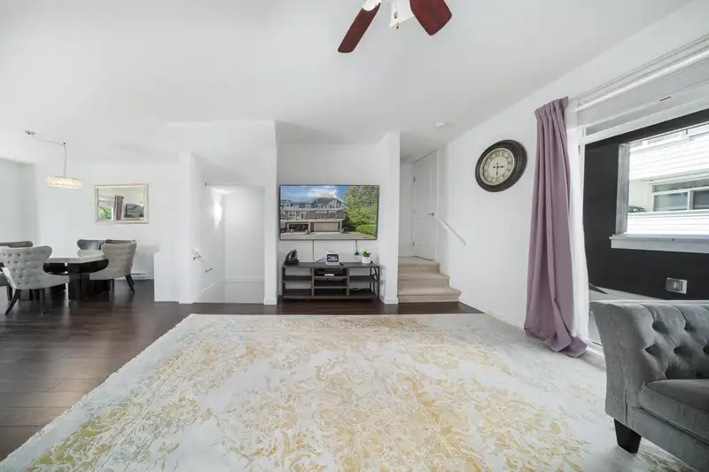 8 16357 15 AVENUE - photo 4 of 32